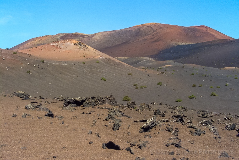 CIMG0512.jpg - La vista de las montanas del fuego.