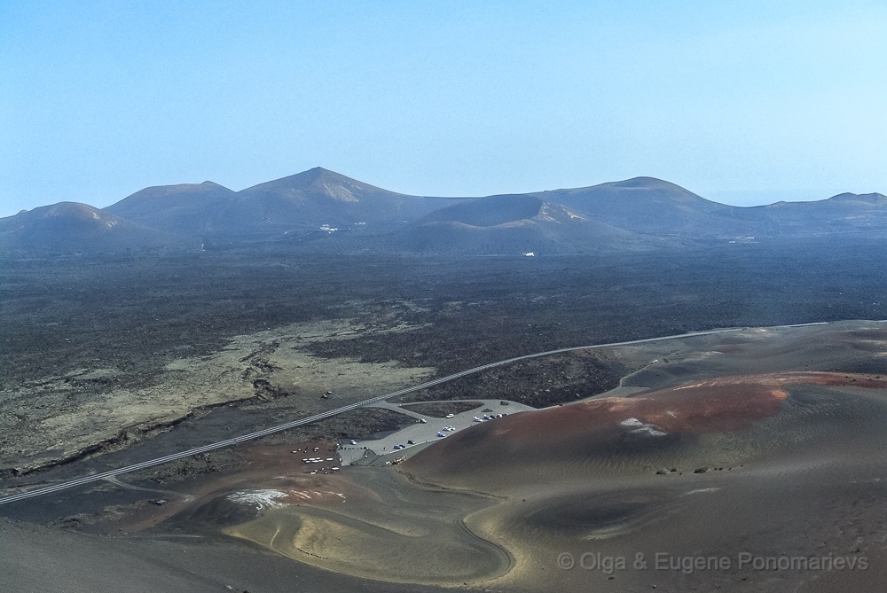 CIMG0535.jpg - La vista de las montanas del fuego.