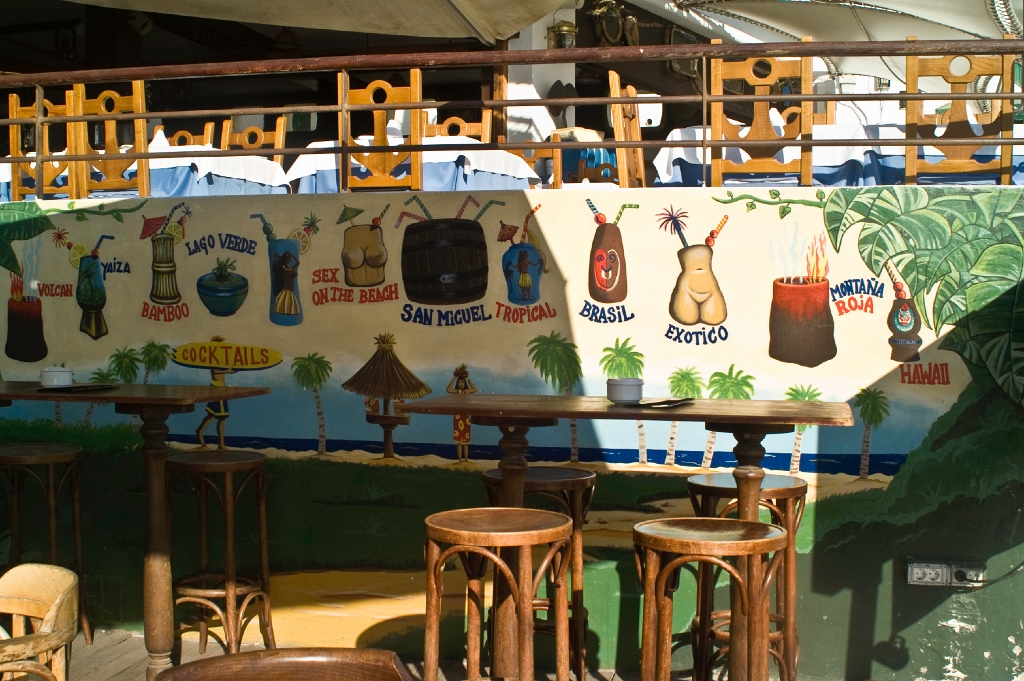 031009_1049.jpg - La cervecería San Miguel en Puerto Viejo