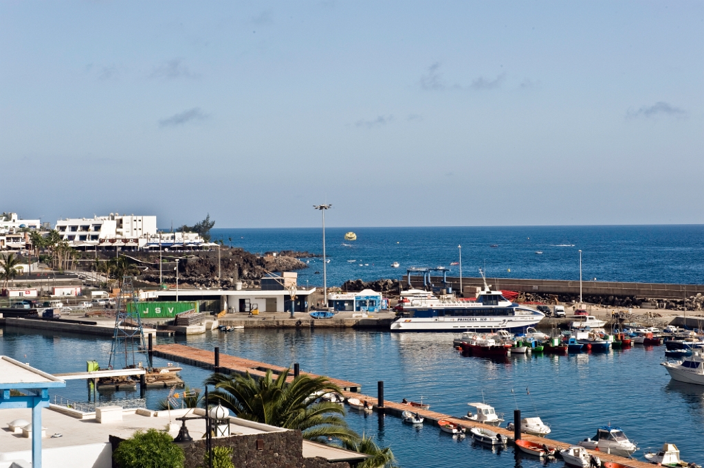 061009_2027.jpg - Puerto del Carmen. Puerto viejo