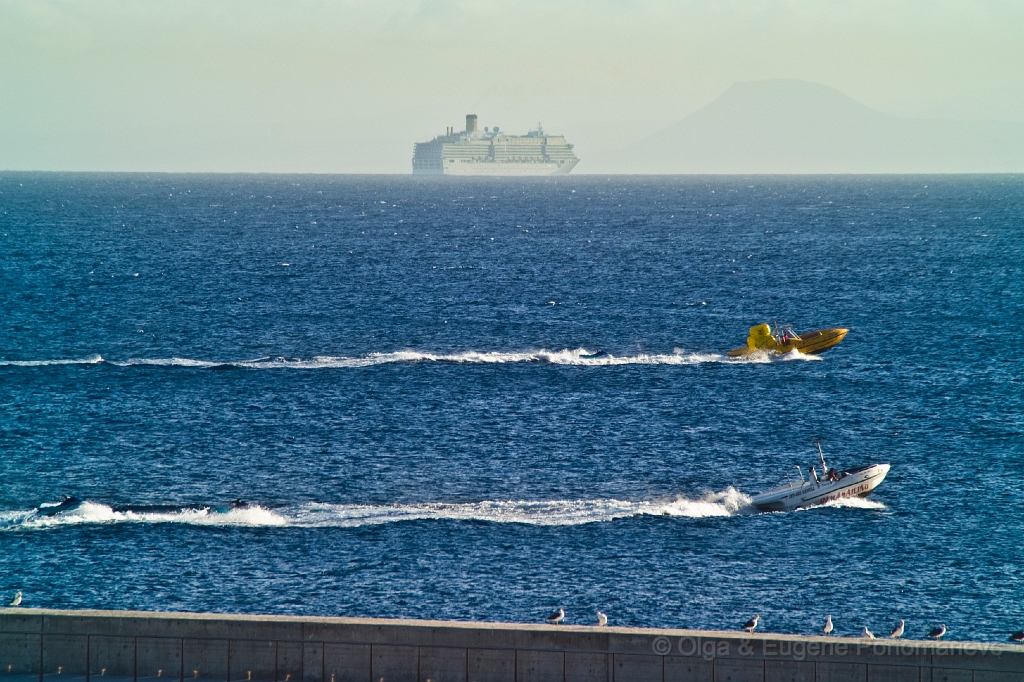 OLGA_20100926_0751.jpg -  Puerto del Carmen. La vista al oceano .