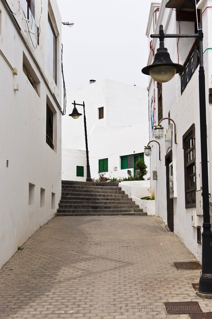 20110516_0955_SONY.jpg - Puerto del Carmen. El barrio alrededor del Puerto Viejo