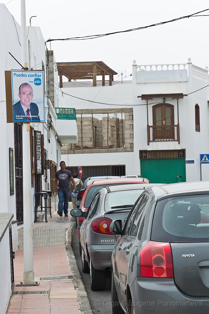 20110516_0997_SONY.jpg - Puerto del Carmen. El barrio alrededor del Puerto Viejo