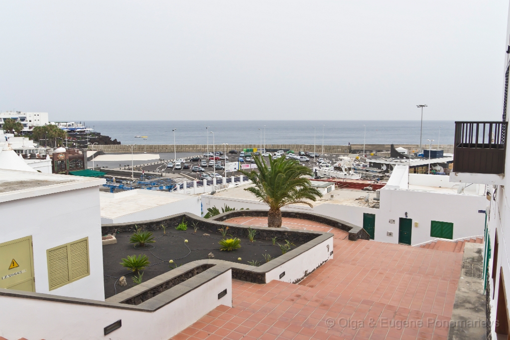 20110516_0998_SONY.jpg - Puerto del Carmen. El barrio alrededor del Puerto Viejo