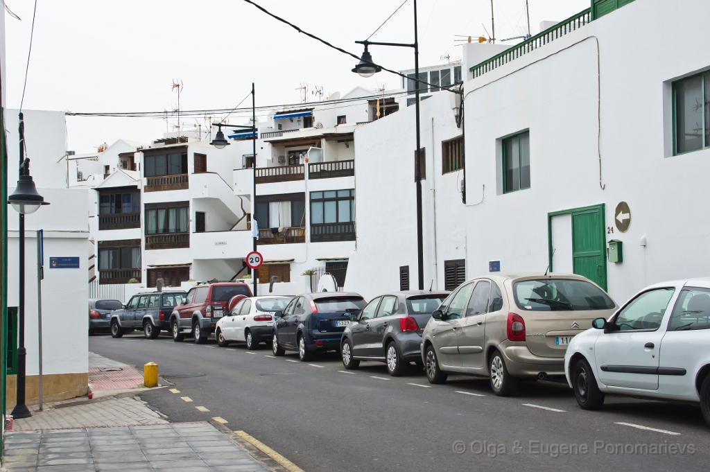 20110516_1006_SONY.jpg - Puerto del Carmen. El barrio alrededor del Puerto Viejo
