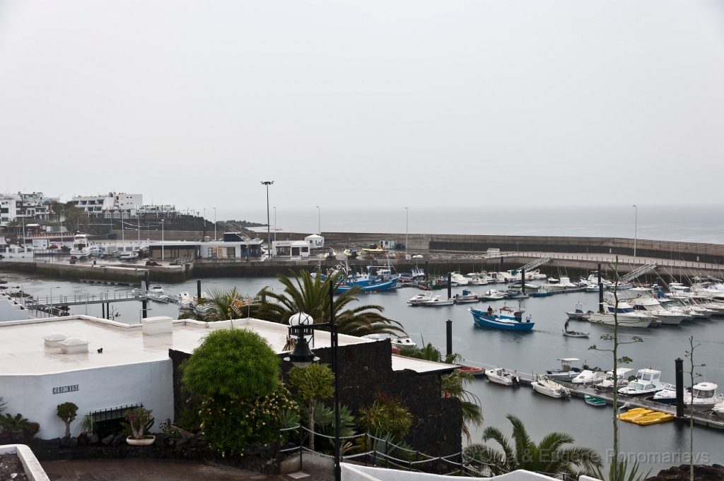 20110516_EUGENE_0590.jpg - Puerto del Carmen. Es la lluvia