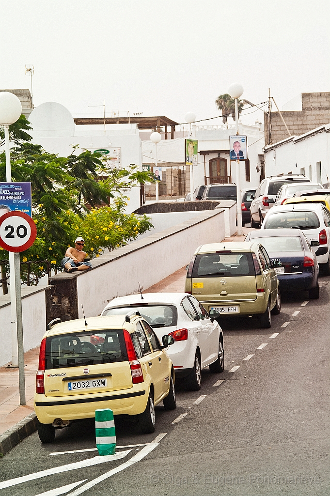20110516_OLGA_1297.jpg - Puerto del Carmen. El barrio alrededor del Puerto Viejo