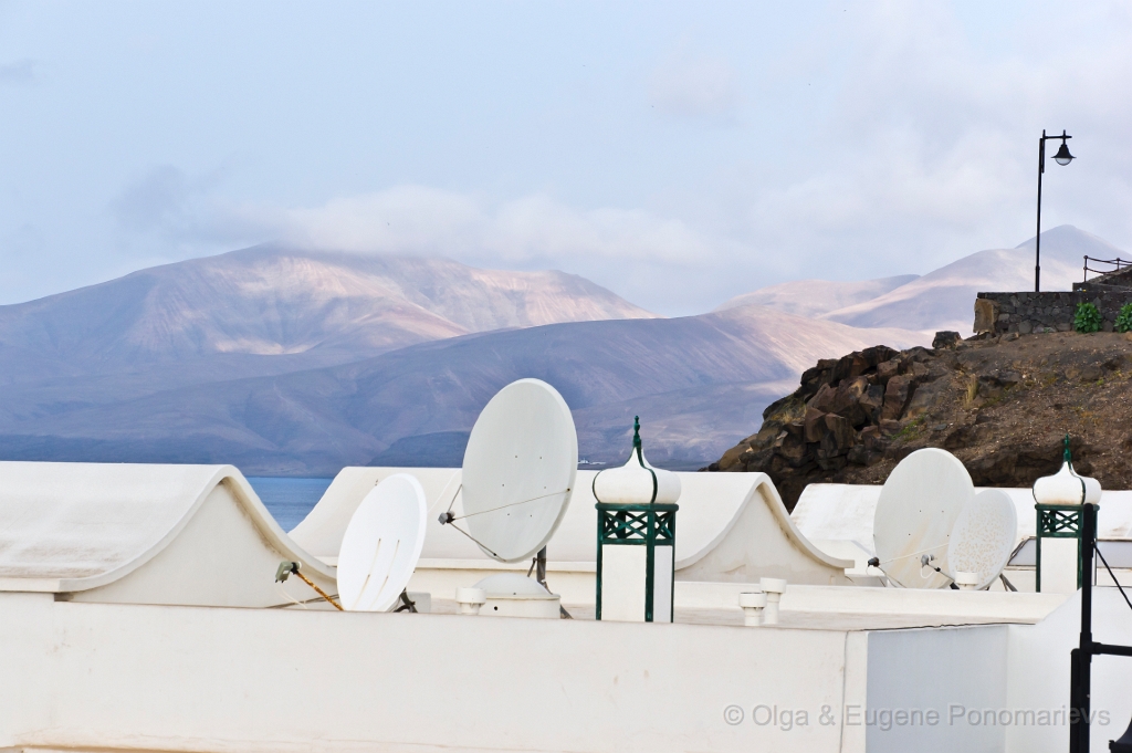20110517_0879_SONY.jpg - La vista al Puerto del Agua Marina (habitación 206)