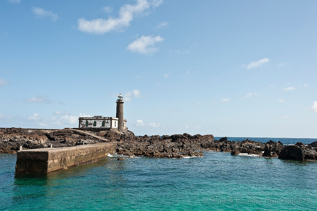 20110518_EUGENE_0190.jpg - La fara en la Isla de Alegranza