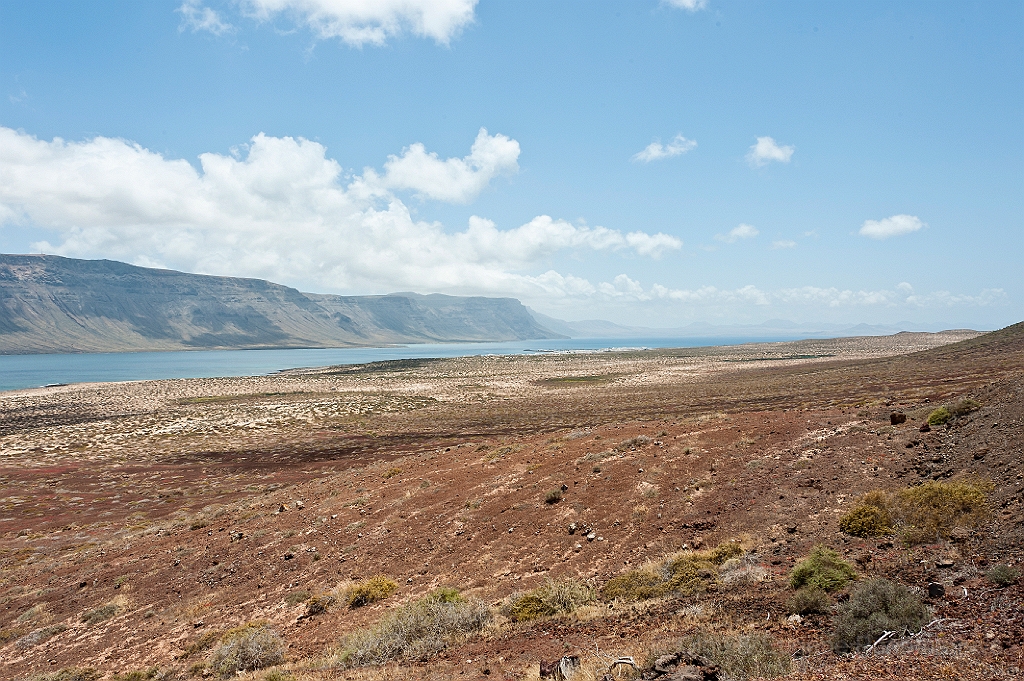 20110518_EUGENE_0505.jpg - La Graciosa, la excursión en jeeps. La vista a Lanzarote.