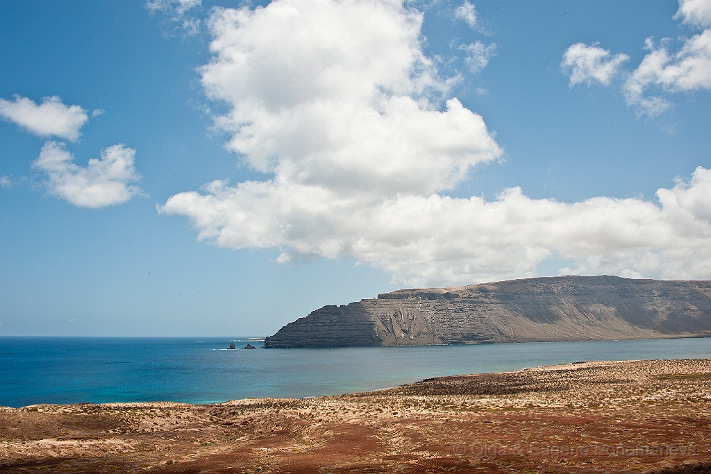 20110518_EUGENE_0506.jpg - La Graciosa, la excursión en jeeps. La vista a Lanzarote.