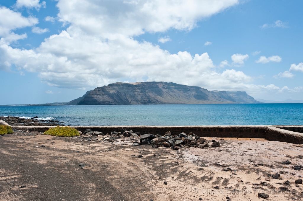 20110518_EUGENE_0519.jpg - La Graciosa. La vista a Lanzarote del Pedro Barba.