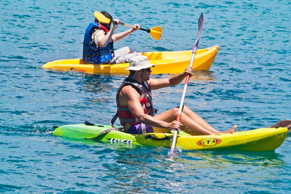 20110518_OLGA_1043.jpg - La Graciosa, hacen el final de la ruta en kayaks