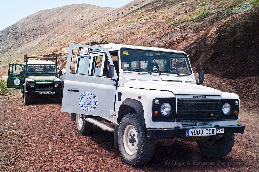 20110518_OLGA_1077.jpg - La Graciosa, la excursión en jeeps.