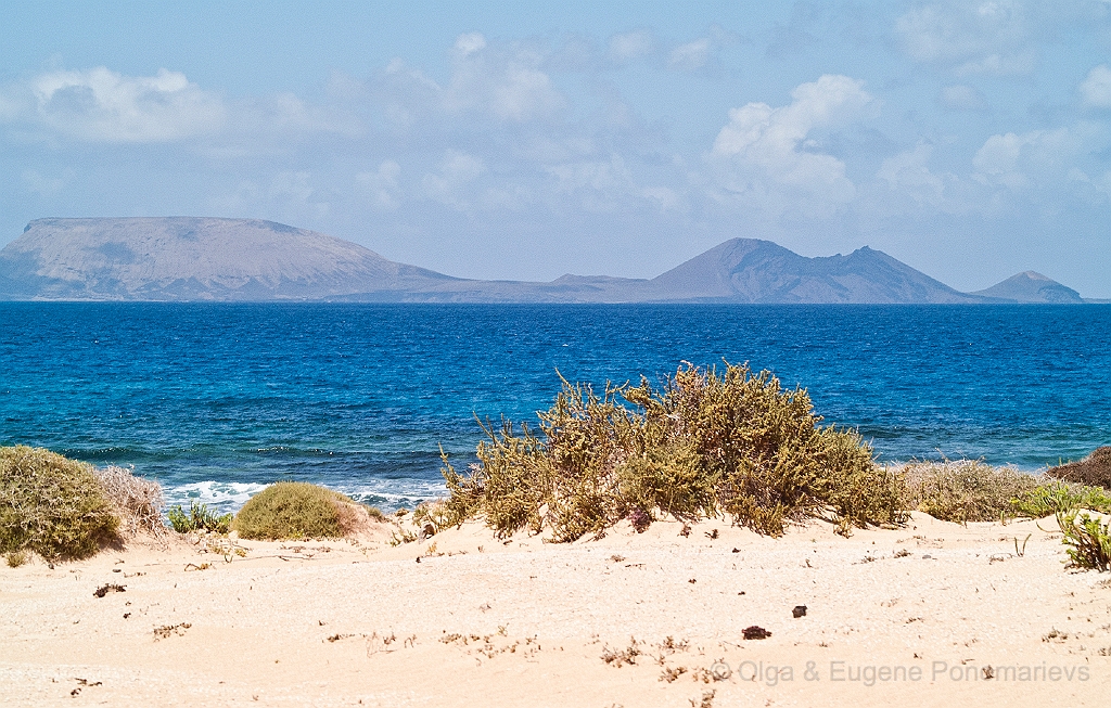 20110518_OLGA_1116.jpg - La Graciosa, la excursión en jeeps.
