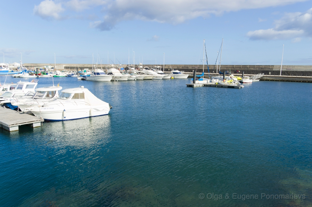 20110520_0749.jpg - Puerto del Carmen. El barrio alrededor del Puerto Viejo