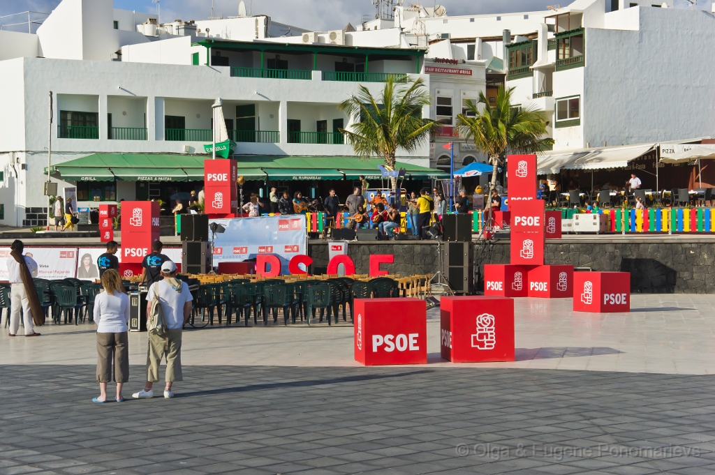 20110520_0793_SONY.jpg - Puerto del Carmen. Las elecciones locales.