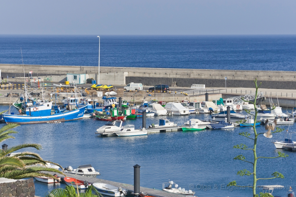 20110522_0685_SONY.jpg - La vista al Puerto del Agua Marina (habitación 206)