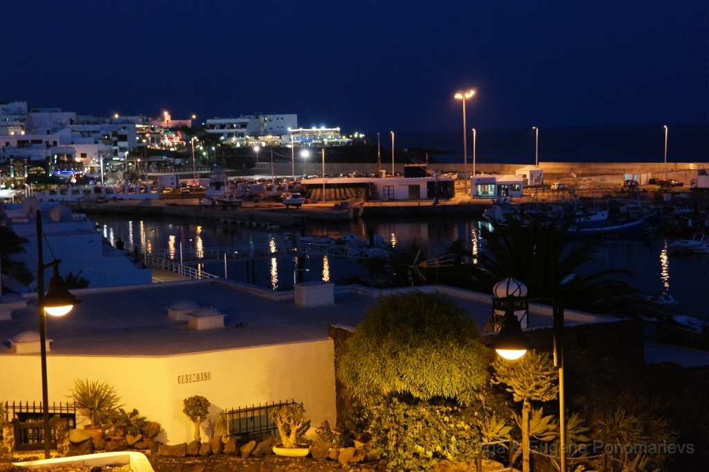 20110526_0556_SONY.jpg - La vista al Puerto del Agua Marina (habitación 206)