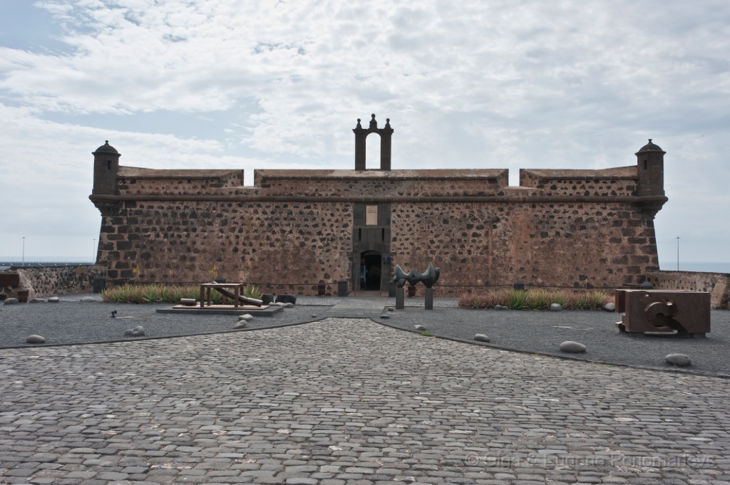 EUGENE20111002_DSC3310.jpg - Arrecife. Castillo de San José.
