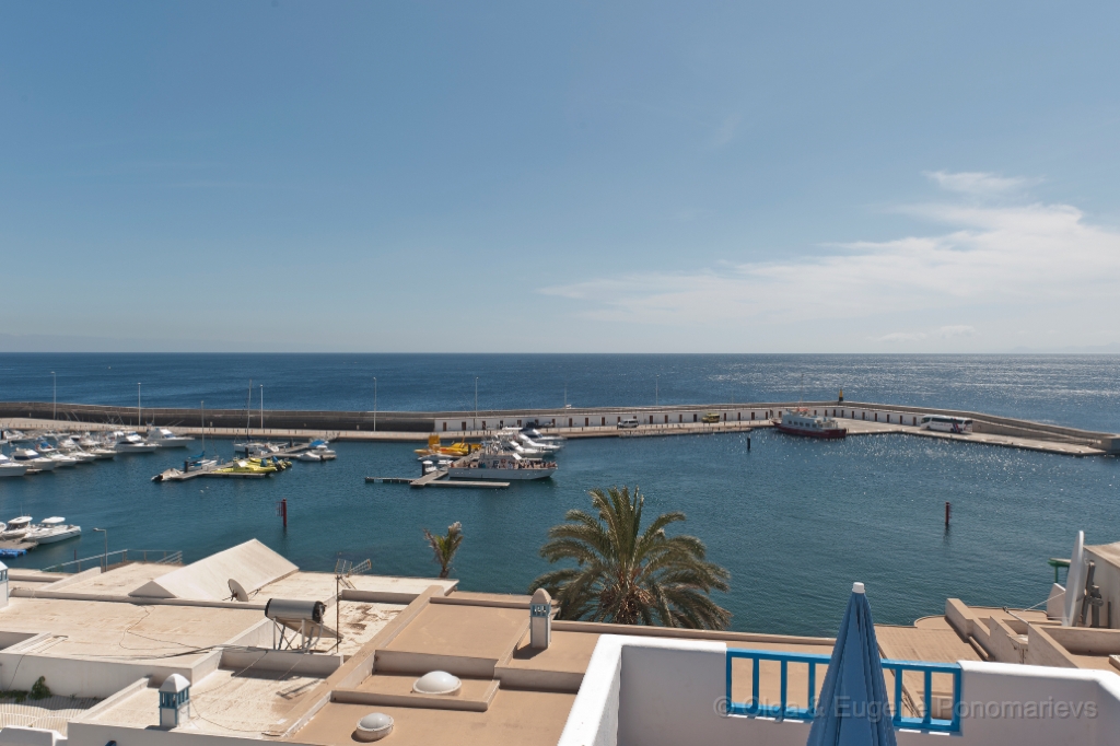 EUGENE_20110928_DSC3289.jpg - Puerto del Carmen. La vista del habitación 401.