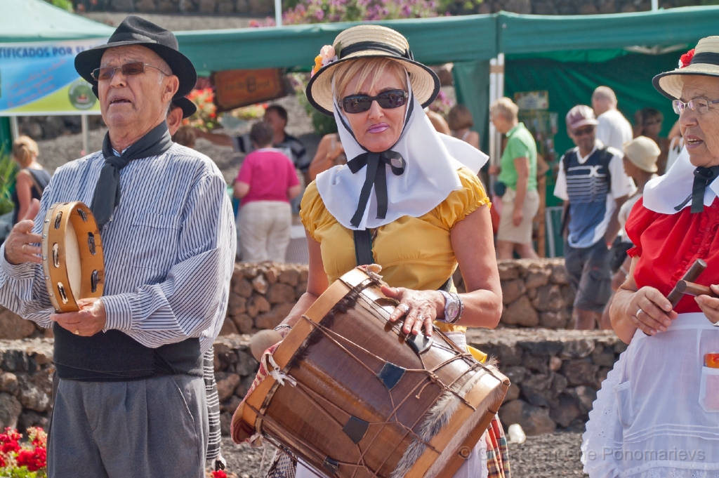 OLGA_20110925PICT2699.jpg - Mercadillo en Teguise