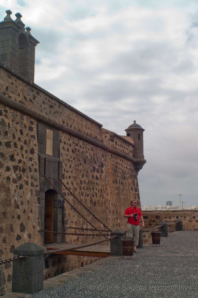 OLGA_20111002PICT2887.jpg - Arrecife. Castillo de San José.
