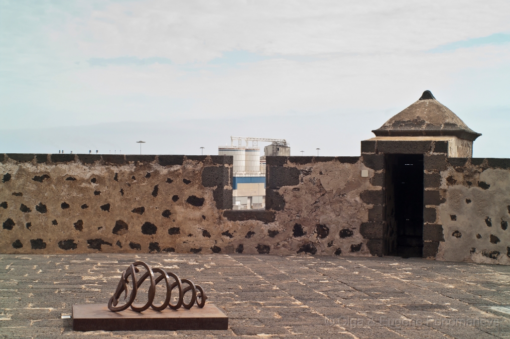 OLGA_20111002PICT2892.jpg - Arrecife. Castillo de San José.