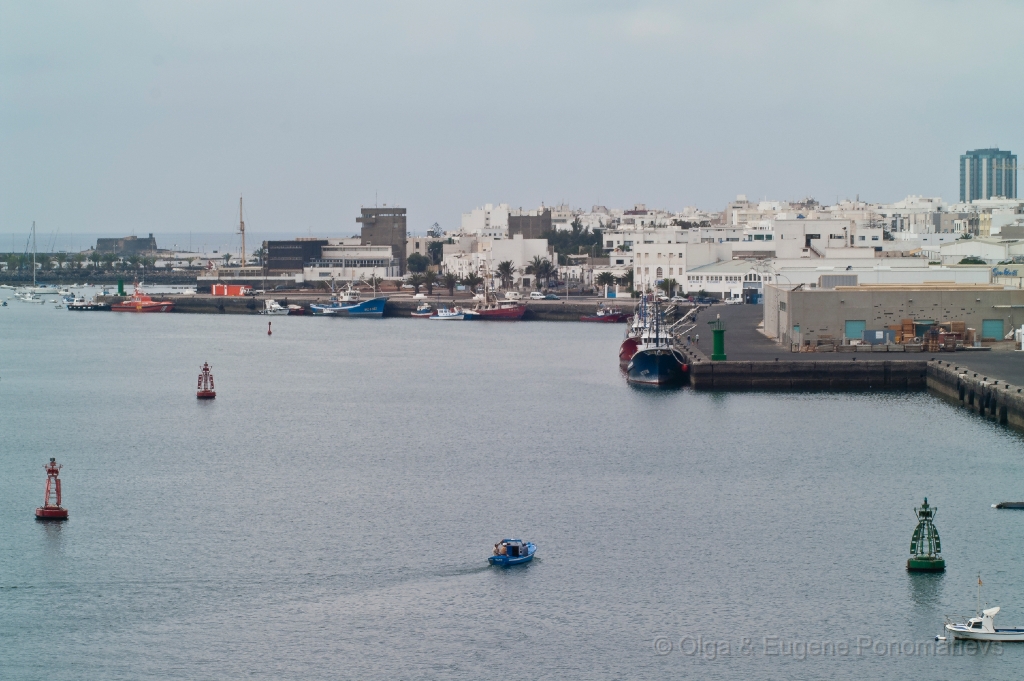 OLGA_20111002PICT2893.jpg - Arrecife. La vista de Castillo de San José.