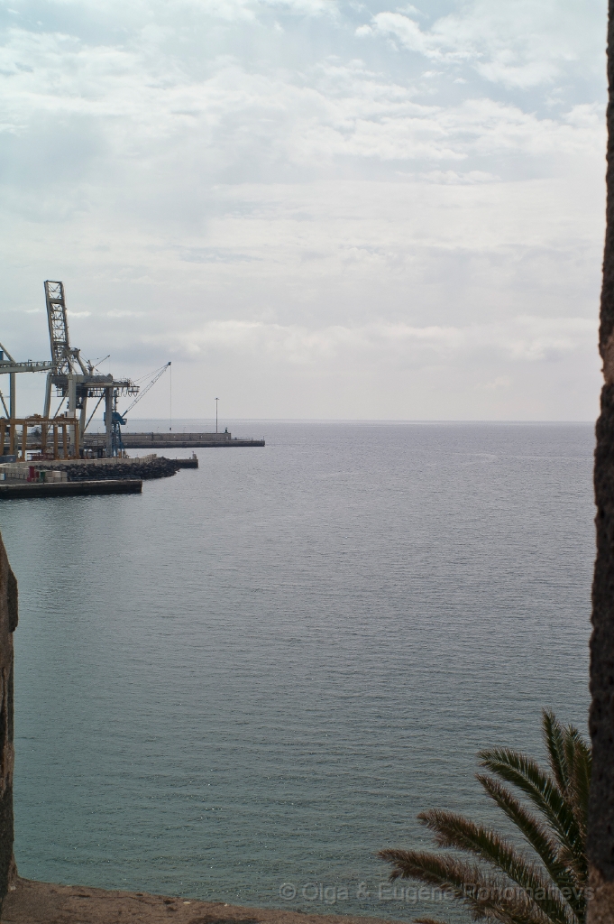 OLGA_20111002PICT2894.jpg - Arrecife. La vista de Castillo de San José.
