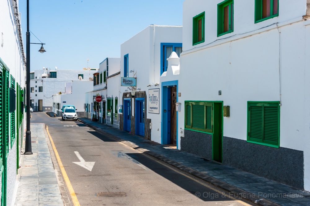 EUGENE20130902_DSC6910.jpg - Calle Teide, la entrada a los Apartamentos “Agua Marina”