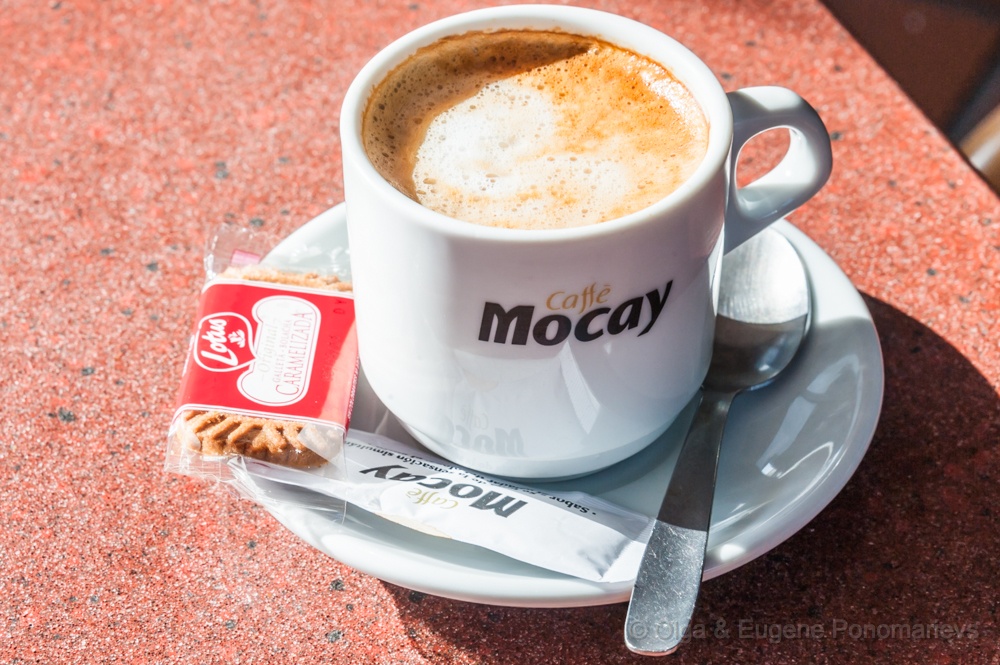 EUGENE20130903_DSC6952.jpg - Café con leche en Groucho Pub