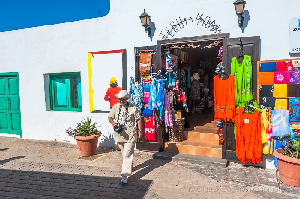 EUGENE20130908_DSC7144.jpg - Mercado en Teguise por los domingos